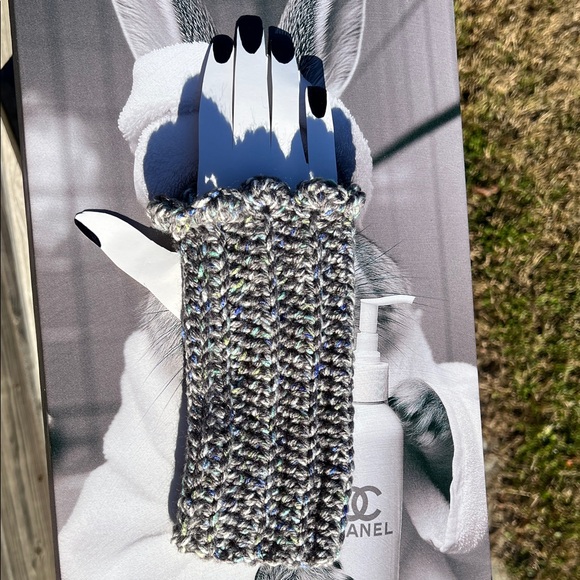 Crochet Grey Cowl with matching Fingerless Gloves - Picture 4 of 5